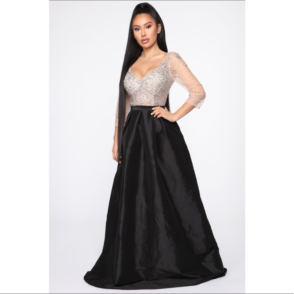 EMBELLISHED GOWN (BLACK/NUDE)